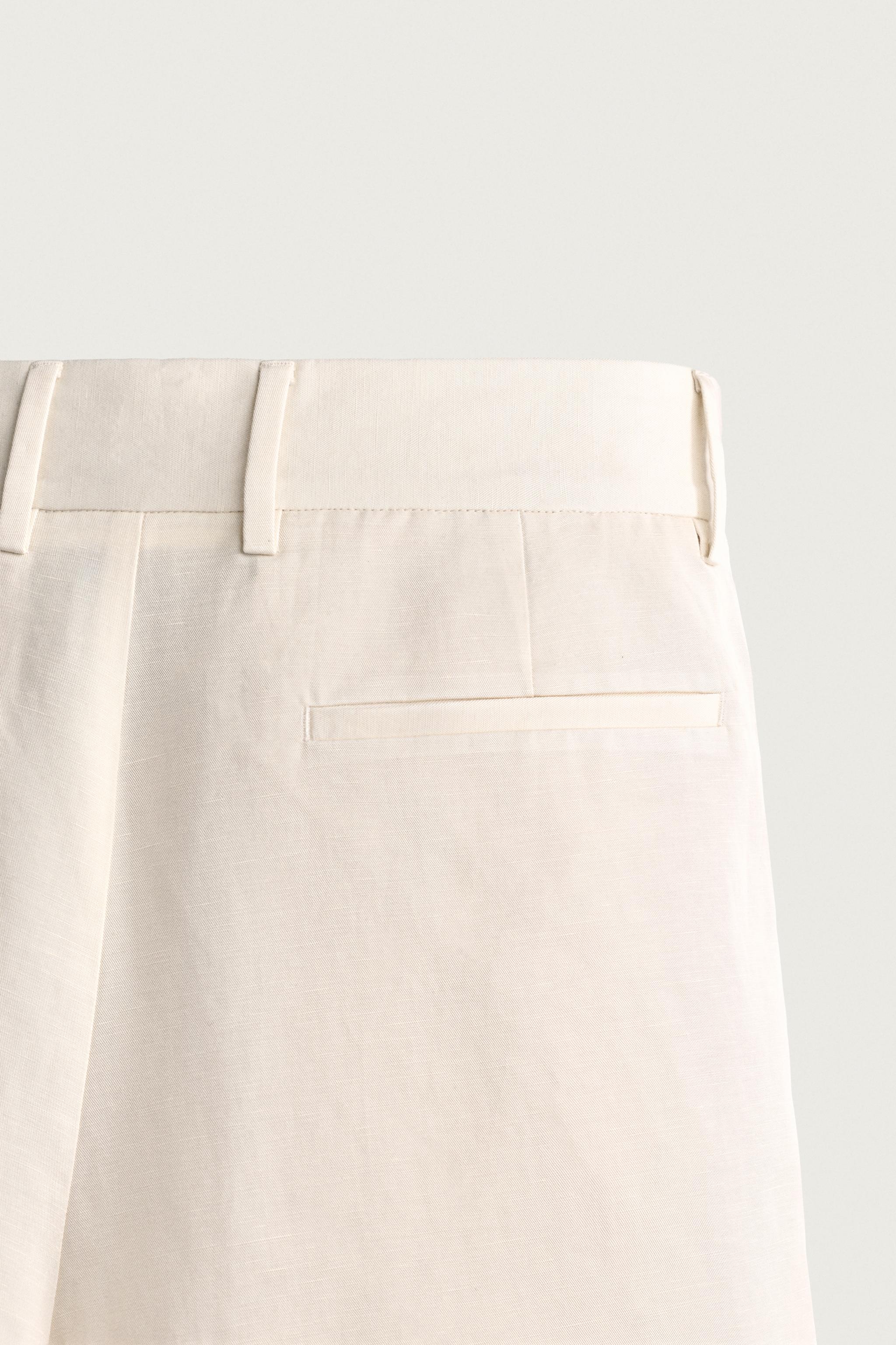 WIDE FIT PLEATED SHORTS